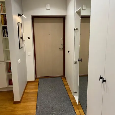 John Lennon Apt In Centre, Balcony, Netflix